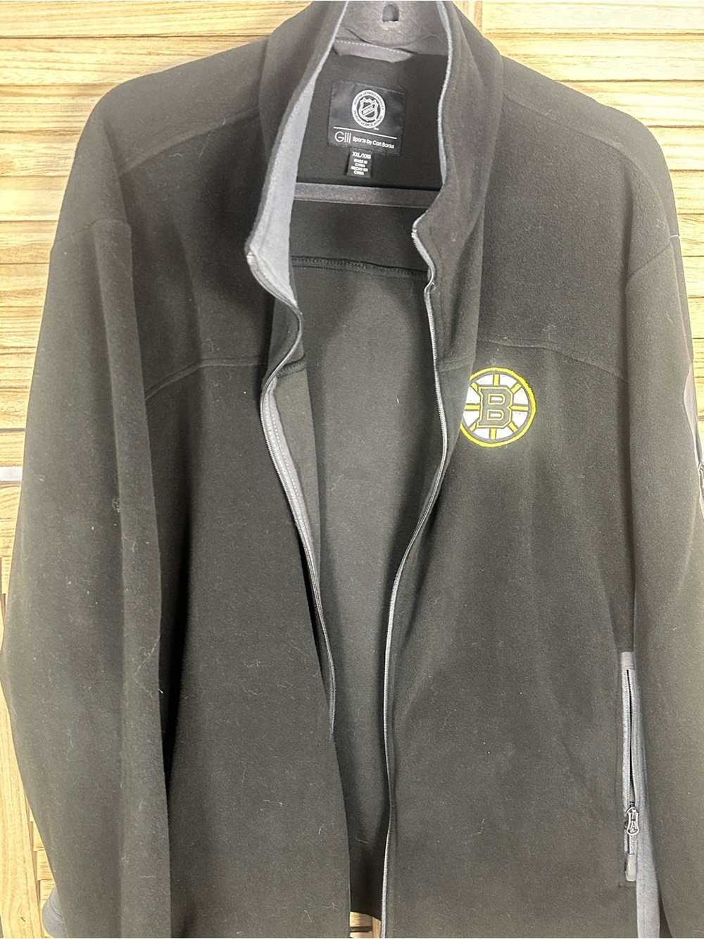 Gill Men’s Black Full-Zip Fleece Jacket with Boston Bruins Logo nhl